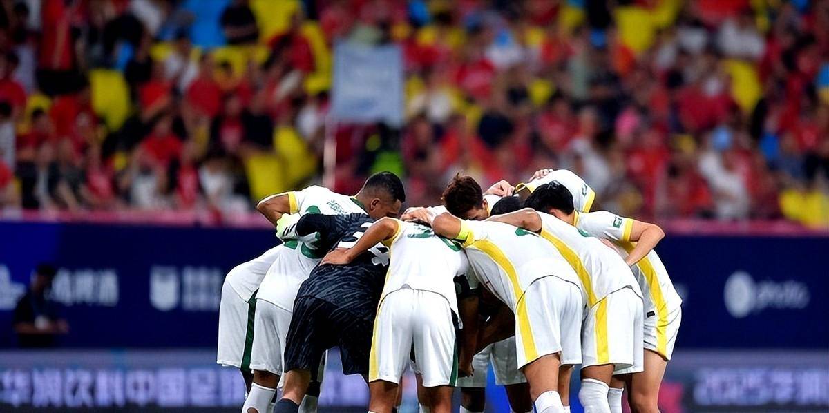 击剑夜战:蓬莱飞鹰队绝杀岭南犀牛队,速度优势明显传控打穿防线的简单介绍 击剑夜战:蓬莱飞鹰队绝杀岭南犀牛队,速度优势明显传控打穿防线的简单介绍