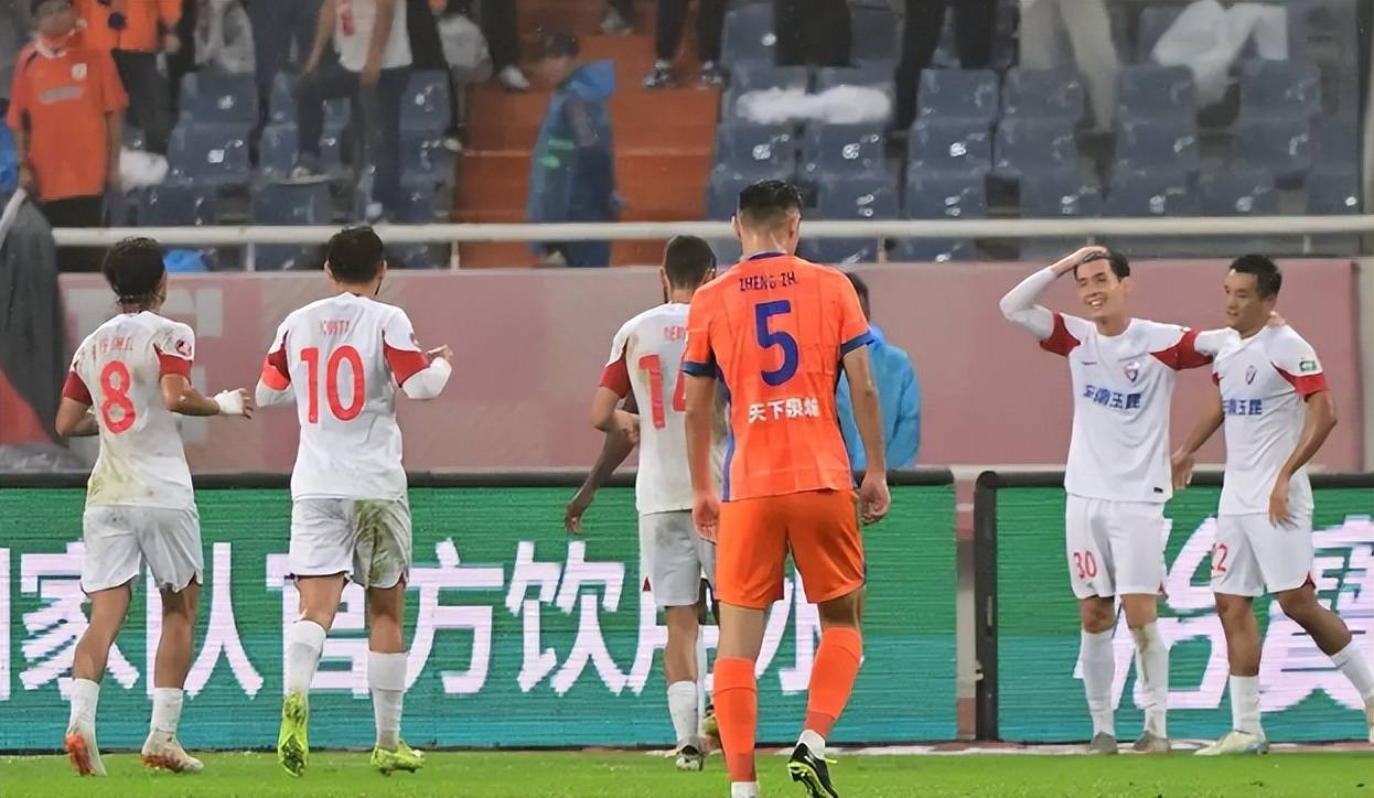 爱游戏-国际比赛日体能课后；山东泰山强势反弹备战西甲；话题不断；资深球员宣示担当的简单介绍