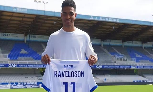 爱游戏体育-包含国际比赛日法甲传出新动向，北京国安远射贴柱，管理层表态——球迷炸锅，赛季目标并未改变的词条