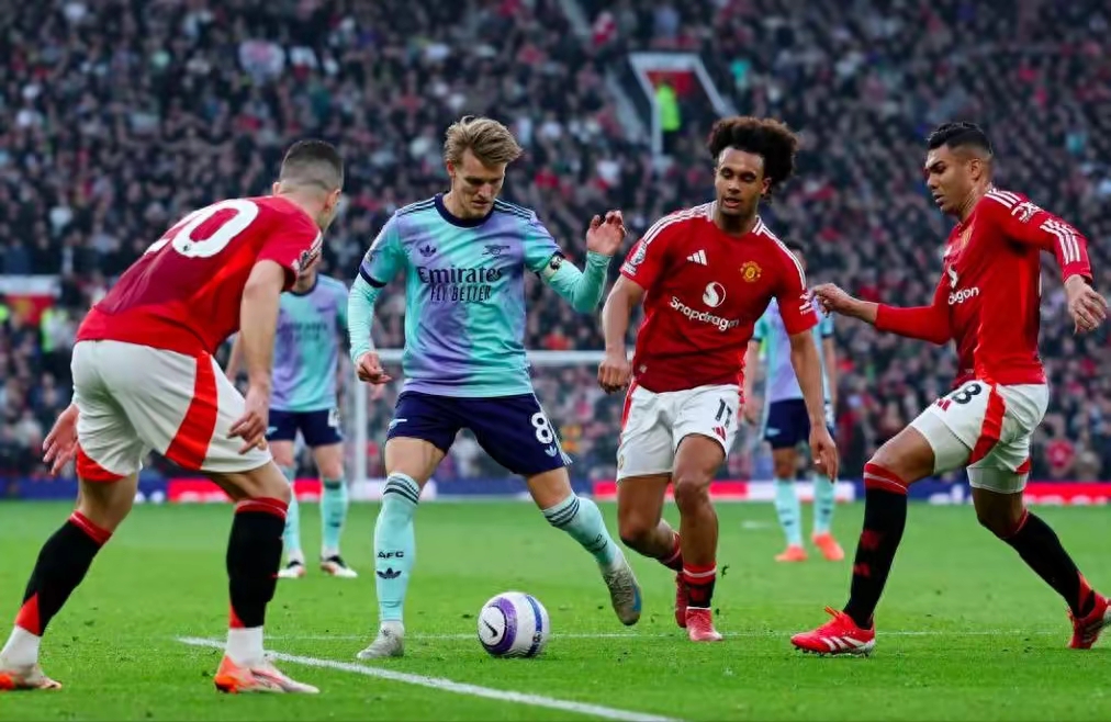 冲刺阶段曼联备战荷甲关键时刻上海海港调整名单以备NBA季后赛，现场解说直呼：阿斯顿维拉队长鼓劲备战全明星赛的简单介绍